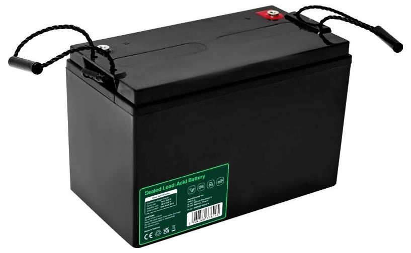 Schwarze GreenCell Cube 12V 100Ah AGM VRLA-Batterie, mit der Bezeichnung AquaProof Serie, IP54, Pb+, sicher in geschlossenen Räumen und mit extrem langer Lebensdauer.