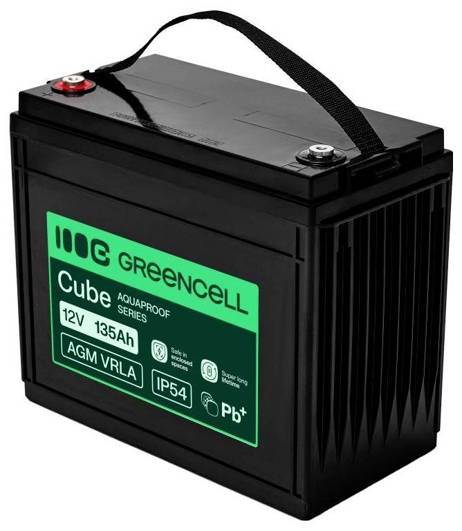 Schwarze Green Cell 12V 135Ah AGM VRLA-Batterie mit Trageschlaufe und Anschlussposten, auf weißem Hintergrund dargestellt.