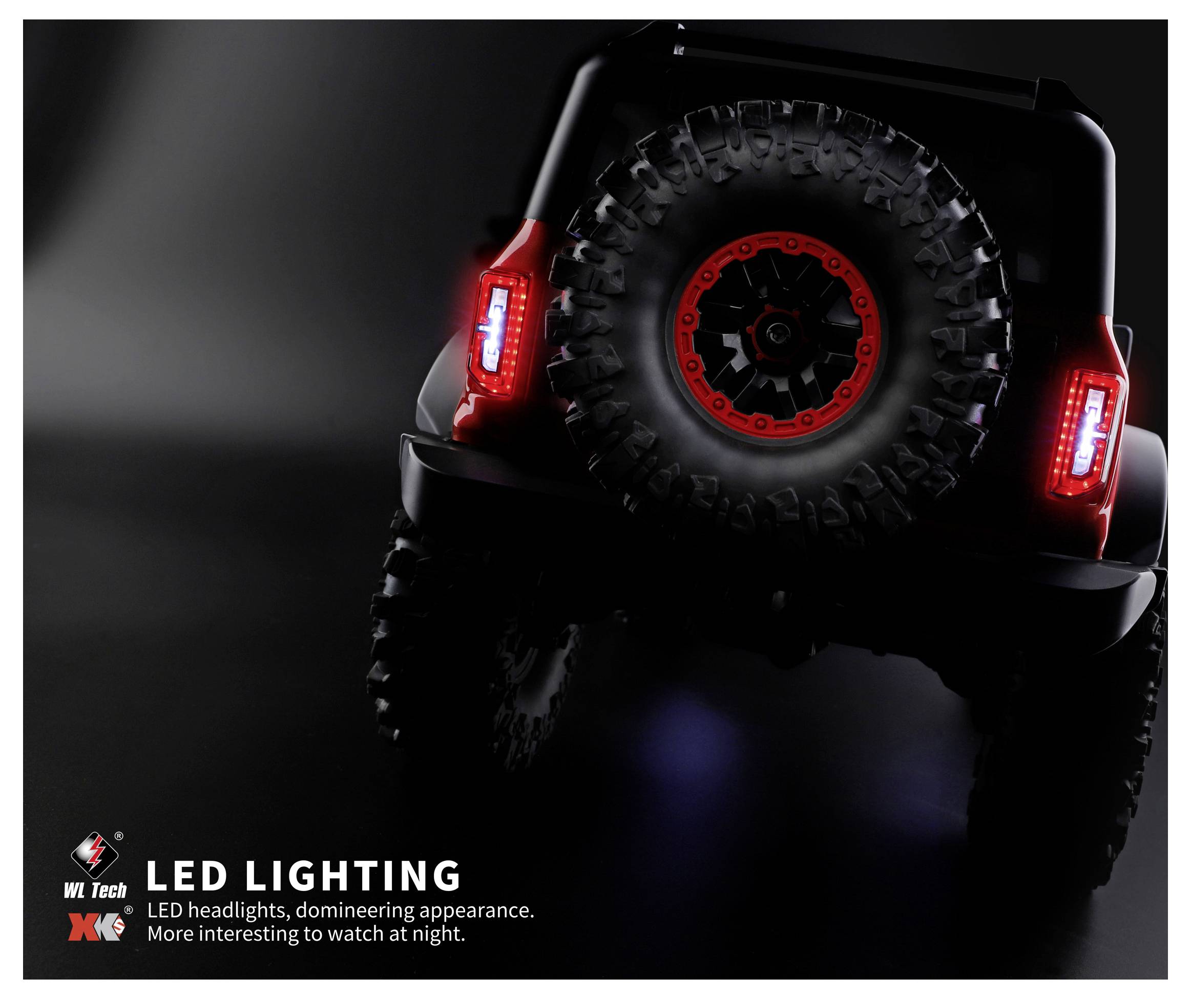 Rückansicht eines Gelände-SUVs mit leuchtenden roten LED-Rückleuchten und einem hinten montierten Ersatzreifen, wobei 