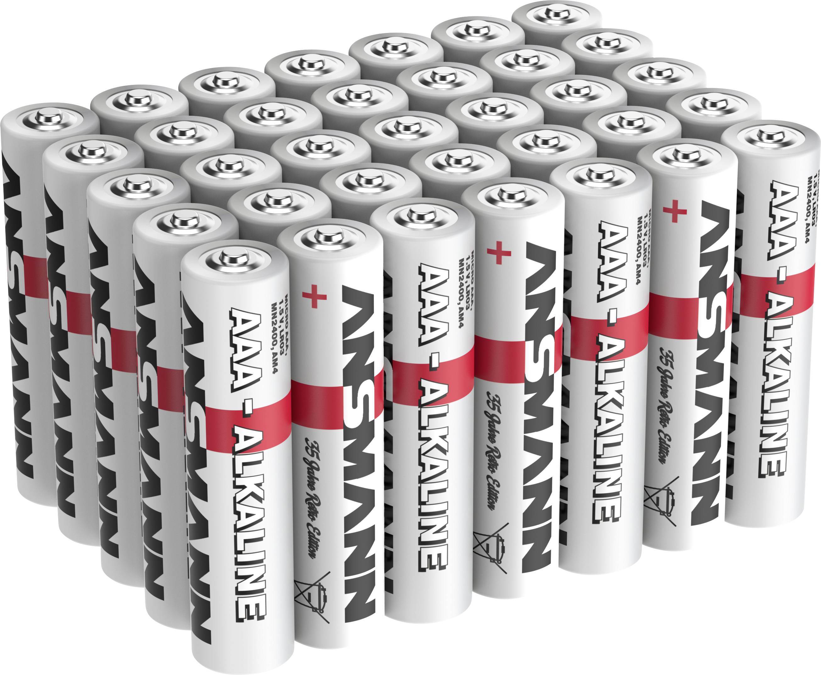 Stapel von AAA-Alkalibatterien mit silbernen, roten und schwarzen Etiketten, dargestellt in einer gruppierten Anordnung auf weißem Hintergrund.