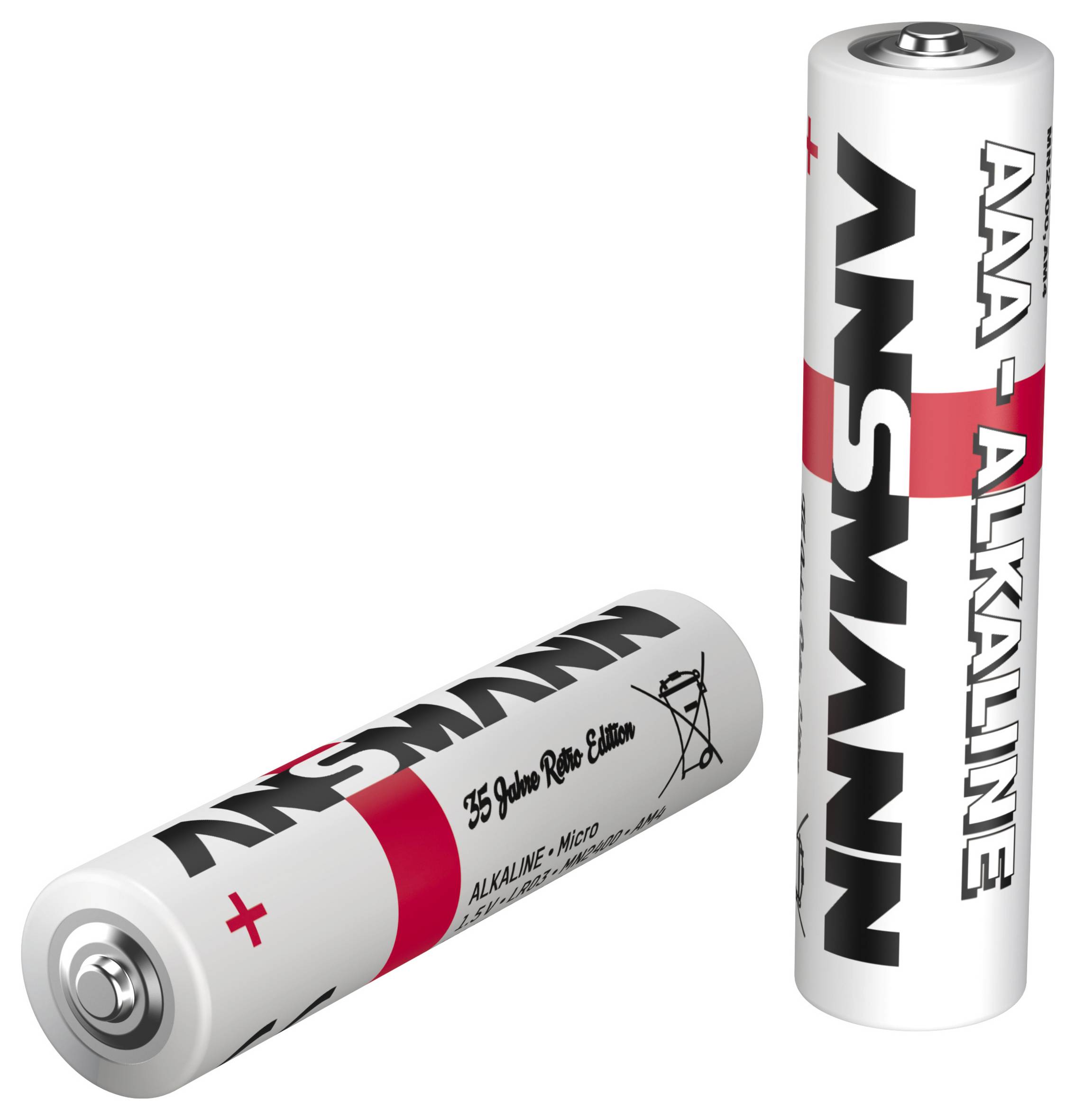 Zwei AA-Alkalibatterien, eine aufrecht stehend und eine liegend, mit der Aufschrift „ANSMANN