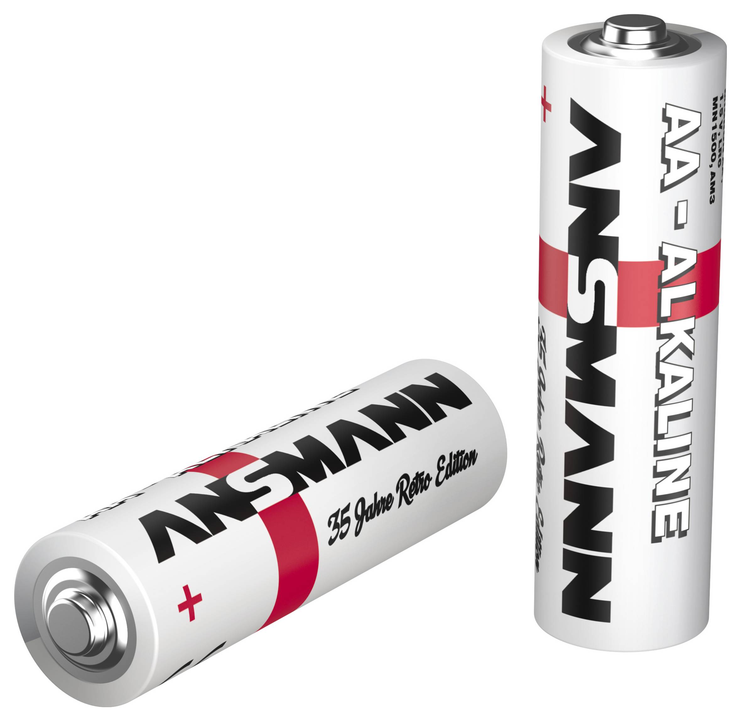 Zwei AA-Alkalibatterien, eine aufrecht und eine liegend, beschriftet mit „ANSMANN