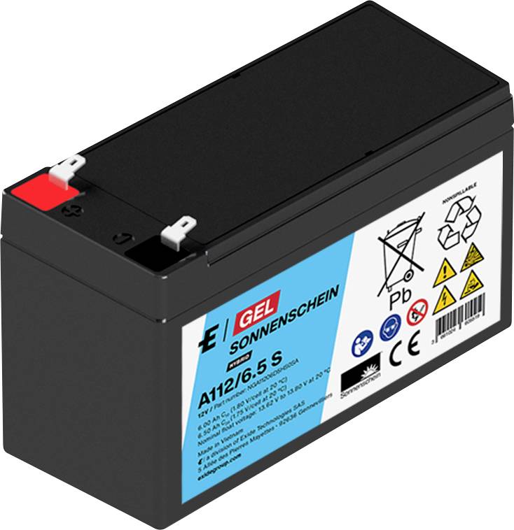 Schwarze Gel-Solarbatterie mit roten und silbernen Anschlüssen, gezeigt auf weißem Hintergrund mit Produktetikett und Warnsymbolen.
