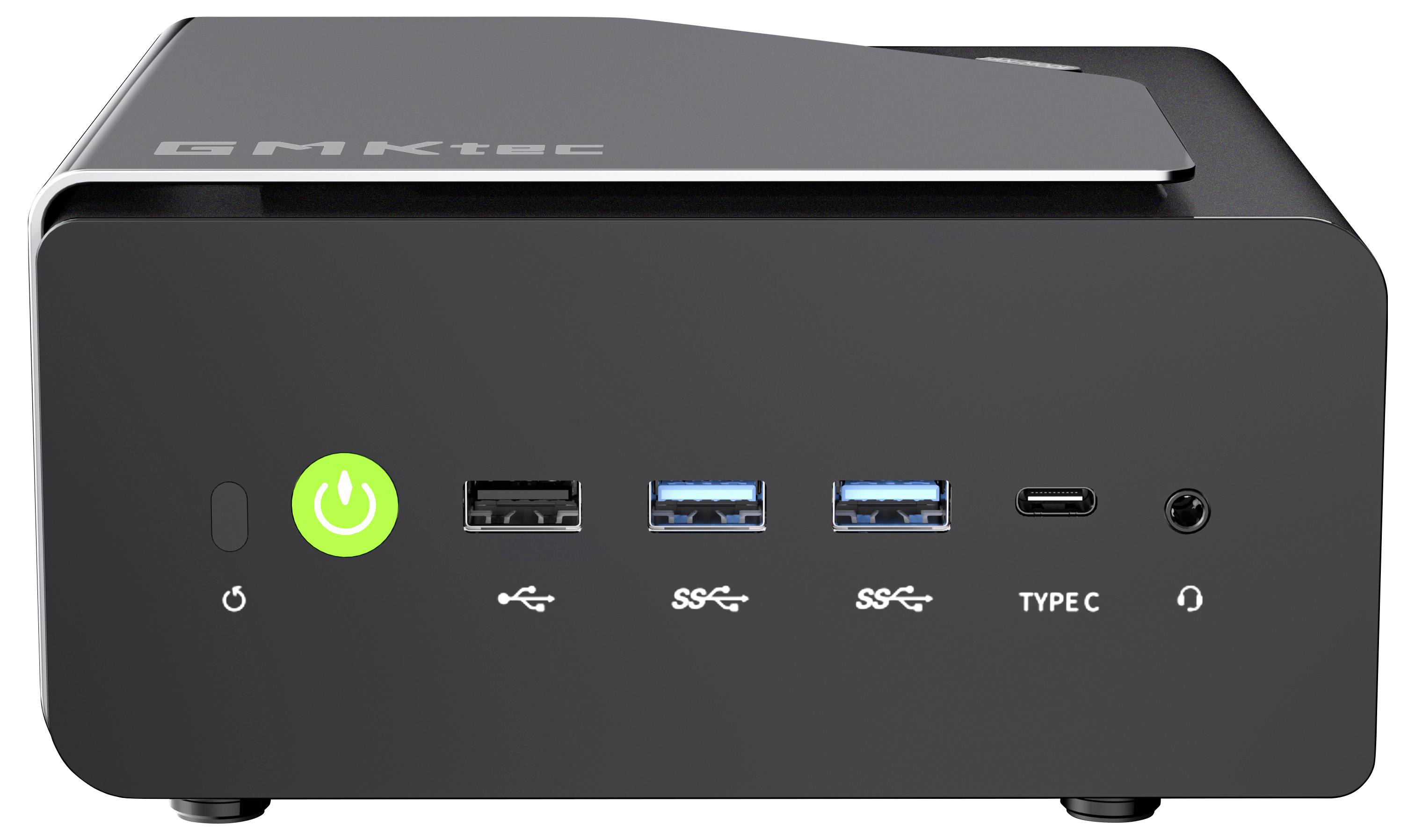 Vorderansicht eines kleinen schwarzen GMKtec Mini-PCs mit Ein-/Ausschalter, USB-Anschlüssen, zwei USB-C-Anschlüssen und Kopfhöreranschluss auf der Frontblende.