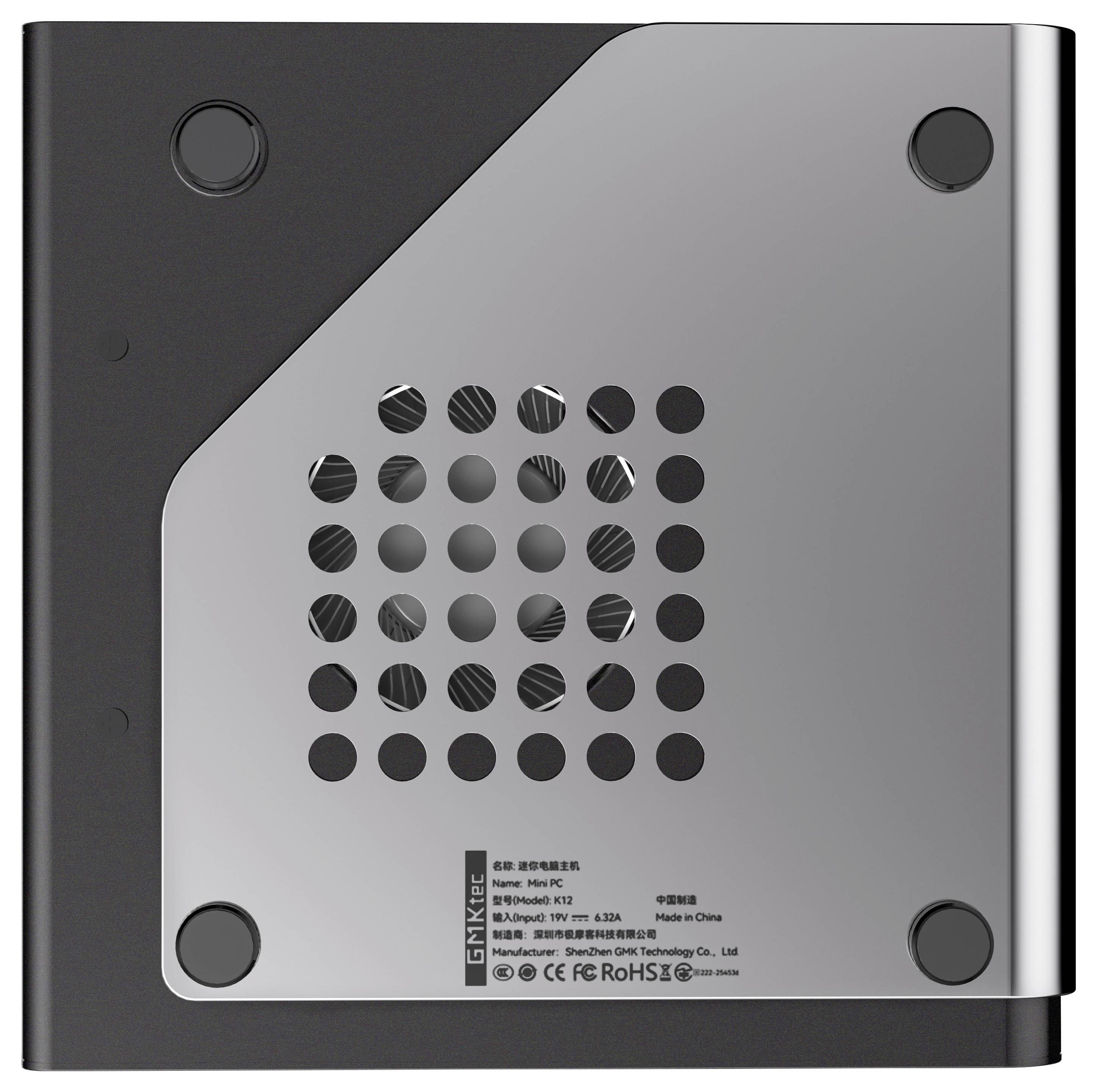 Unteransicht eines kompakten Mini-PCs mit Belüftungslöchern, vier Gumminoppen und einem Produktetikett mit der Aufschrift „Mini PC