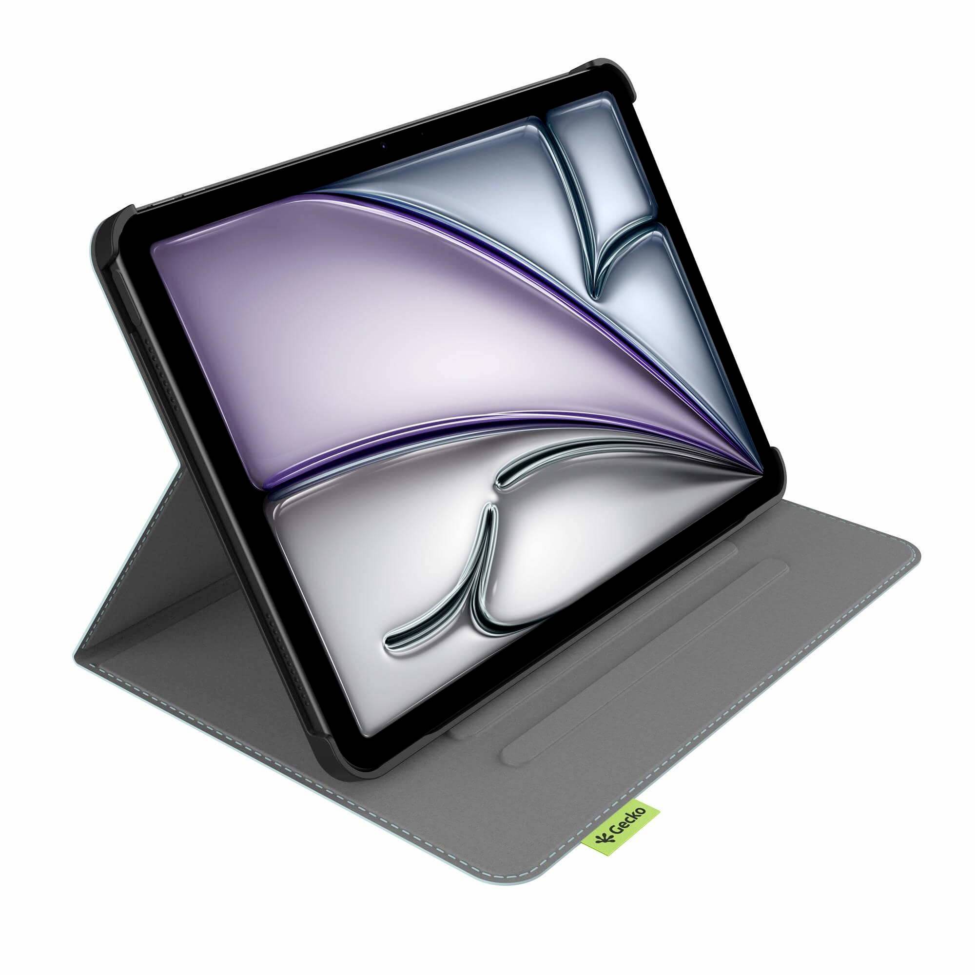 Ein Tablet in einem grauen Klappetui, das auf weißem Hintergrund eine stilisierte abstrakte blattähnliche Tapete anzeigt.
