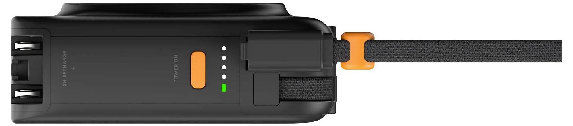 Schwarzer Gepäckstrapspanner mit orangefarbigem Auslöseknopf und Schnalle, der einen grauen Gewebeband befestigt.