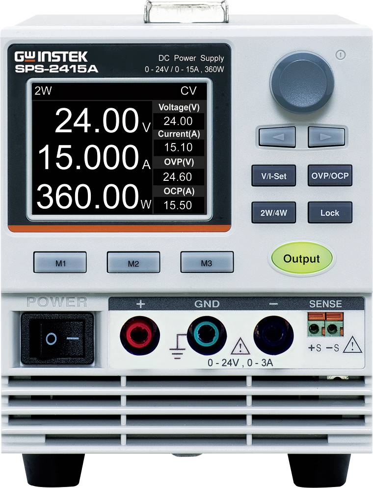 Vorderansicht eines GW Instek SPS-2415A Gleichspannungsnetzgeräts, das auf dem Display 24,00 V, 15,000 A und 360,00 W anzeigt, mit Ausgabe- und Steuertasten.