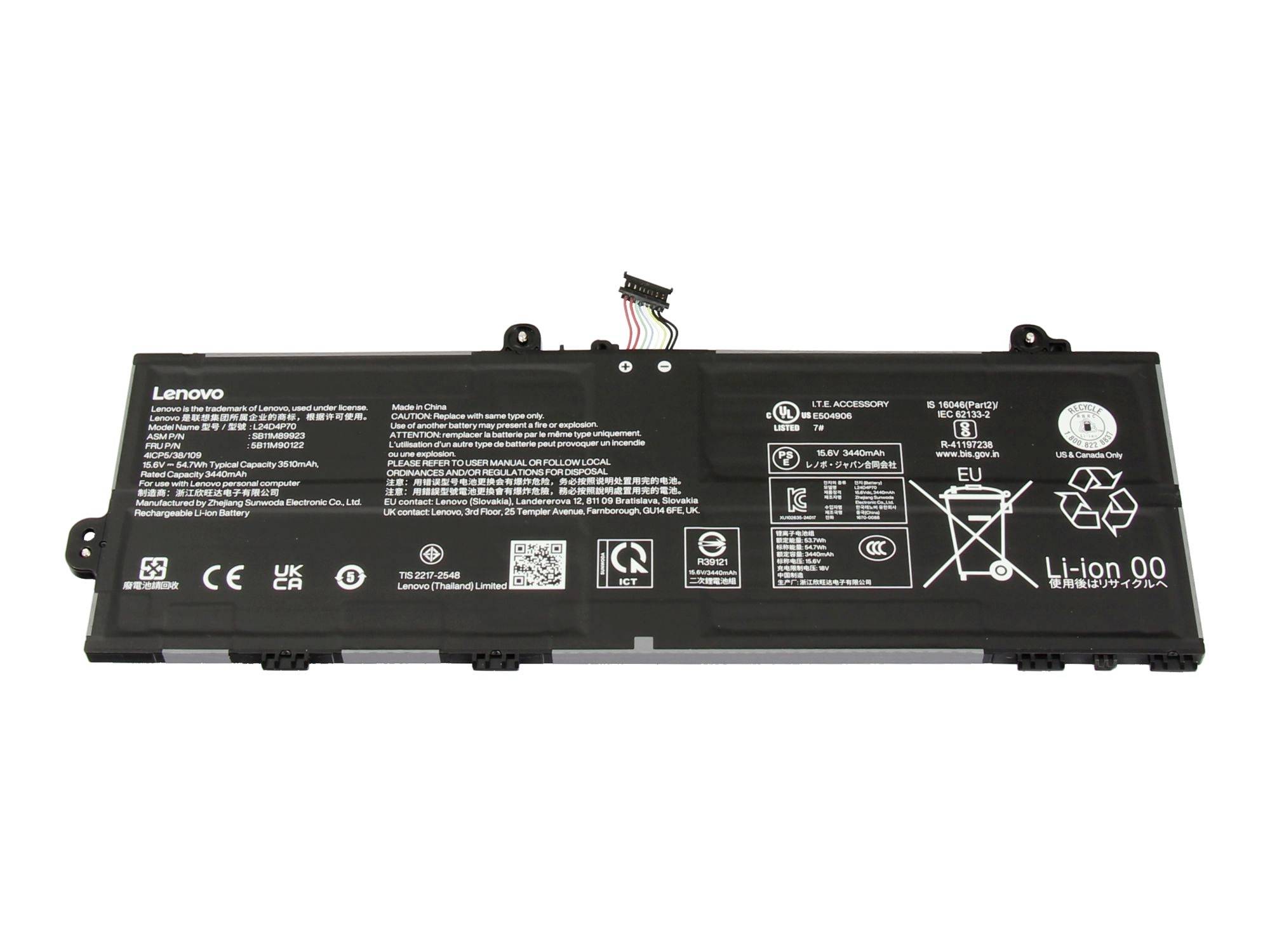 Lenovo-Laptop-Akku mit Stecker und gedruckten Sicherheits-/Spezifikationsetiketten auf weißem Hintergrund.