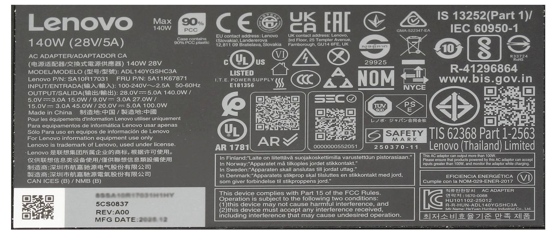 Lenovo 140W AC-Adapter-Etikett mit Stromspezifikationen, Zertifizierungslogos, Modelldetails, QR-Codes und behördlichem Text.