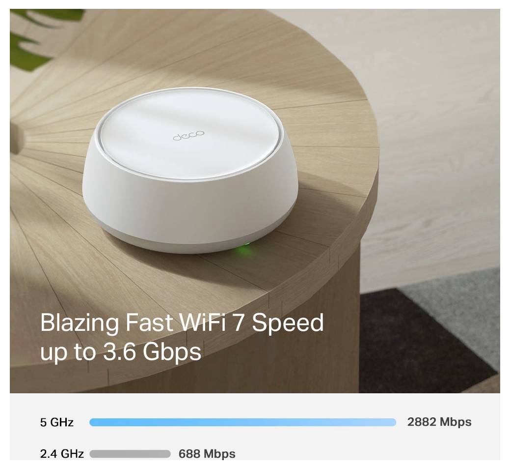 Weißer Deco WiFi-Router auf einem Holztisch, der 