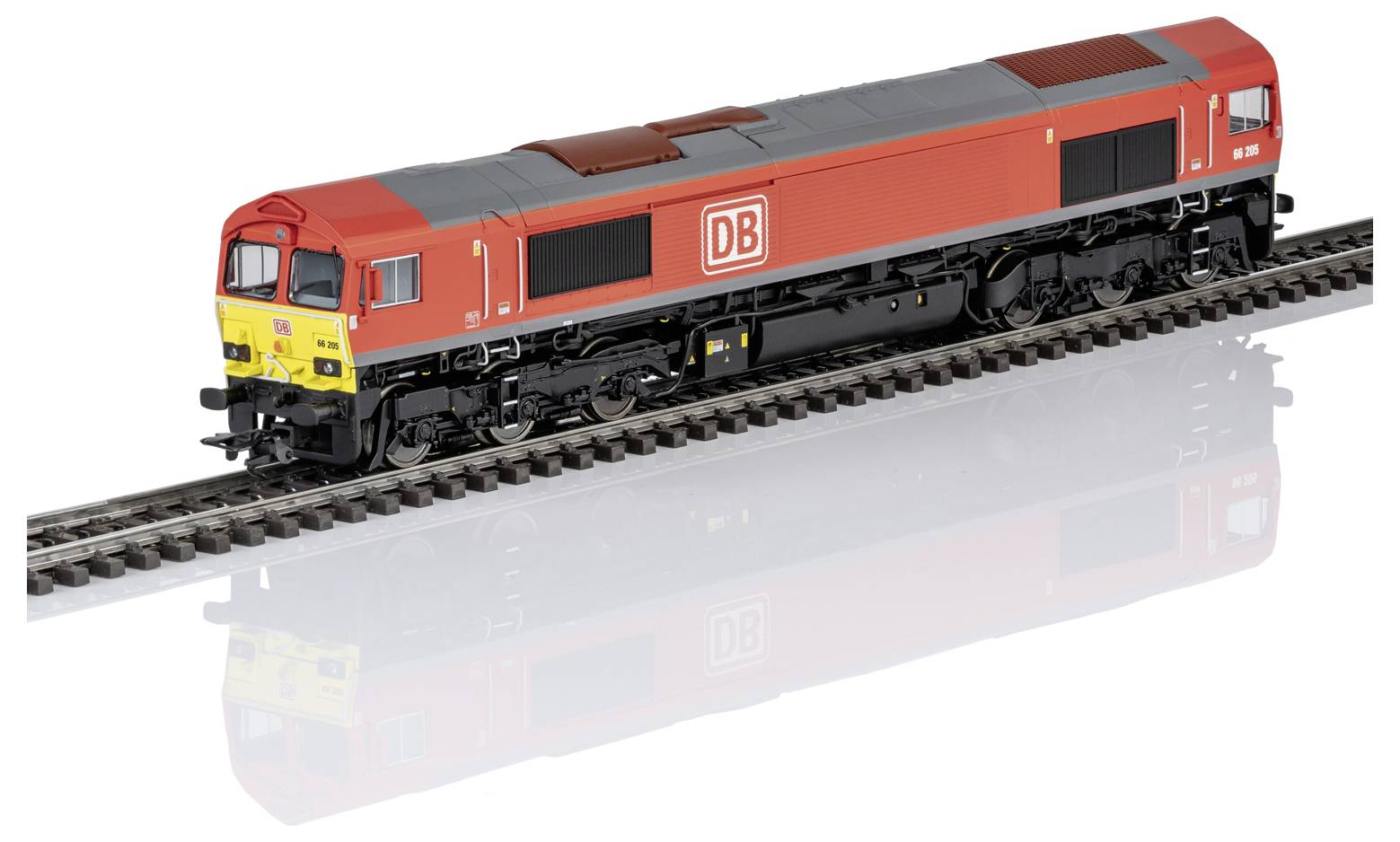 Rote DB-Diesellok im Profil auf einer einzelnen Eisenbahnstrecke, dargestellt vor weißem Hintergrund.