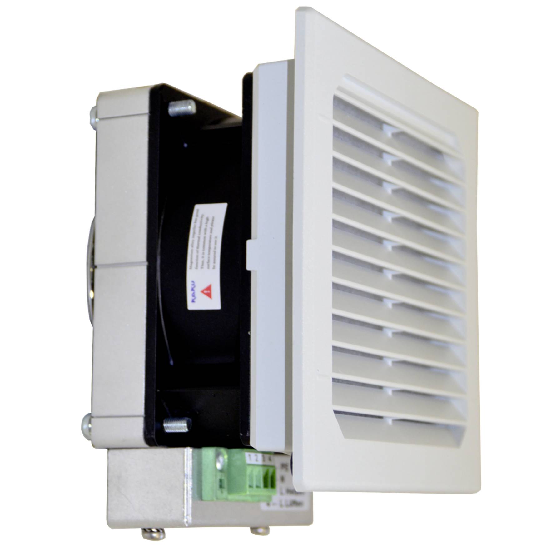 Weiße Wandlüftung oder Lüftergitter mit Lamellenschutz, teilweise geöffnet, um das schwarze interne Lüftergehäuse und die Anschllussklemmen zu zeigen.