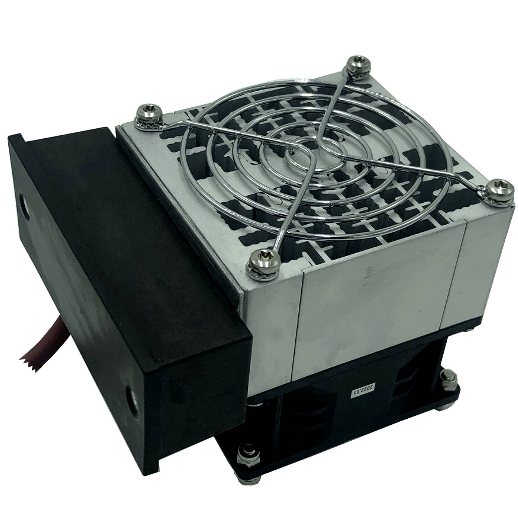 Kleine elektronische Kühlerlüfter-Baugruppe mit schützenden Metallgitter und schwarzem Gehäuse, gezeigt auf weißem Hintergrund.