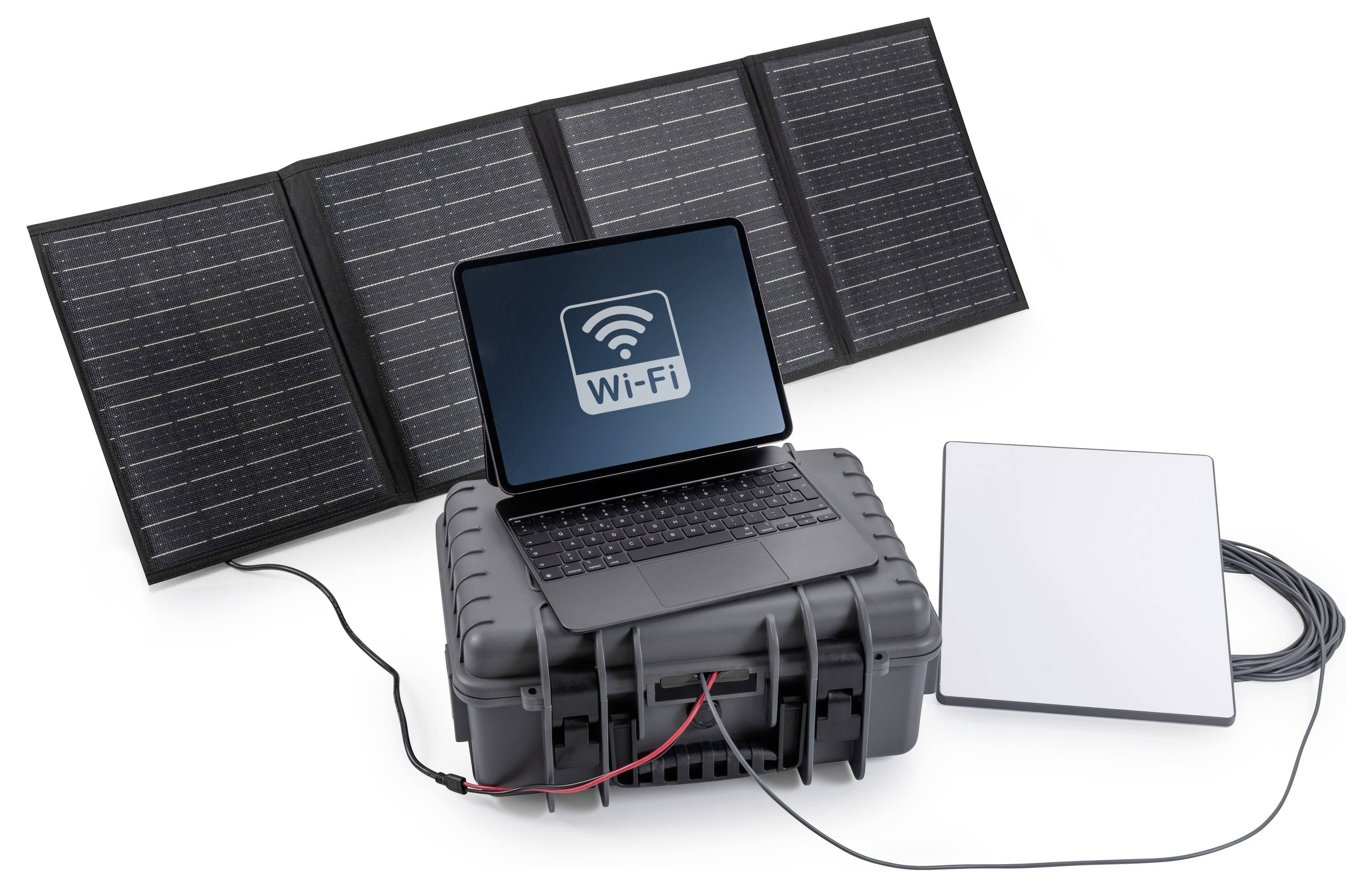 Tragbares Solarstromsystem mit drei klappbaren Solarmodulen, einem Batteriegehäuse, einem Laptop mit der Anzeige „Wi‑Fi