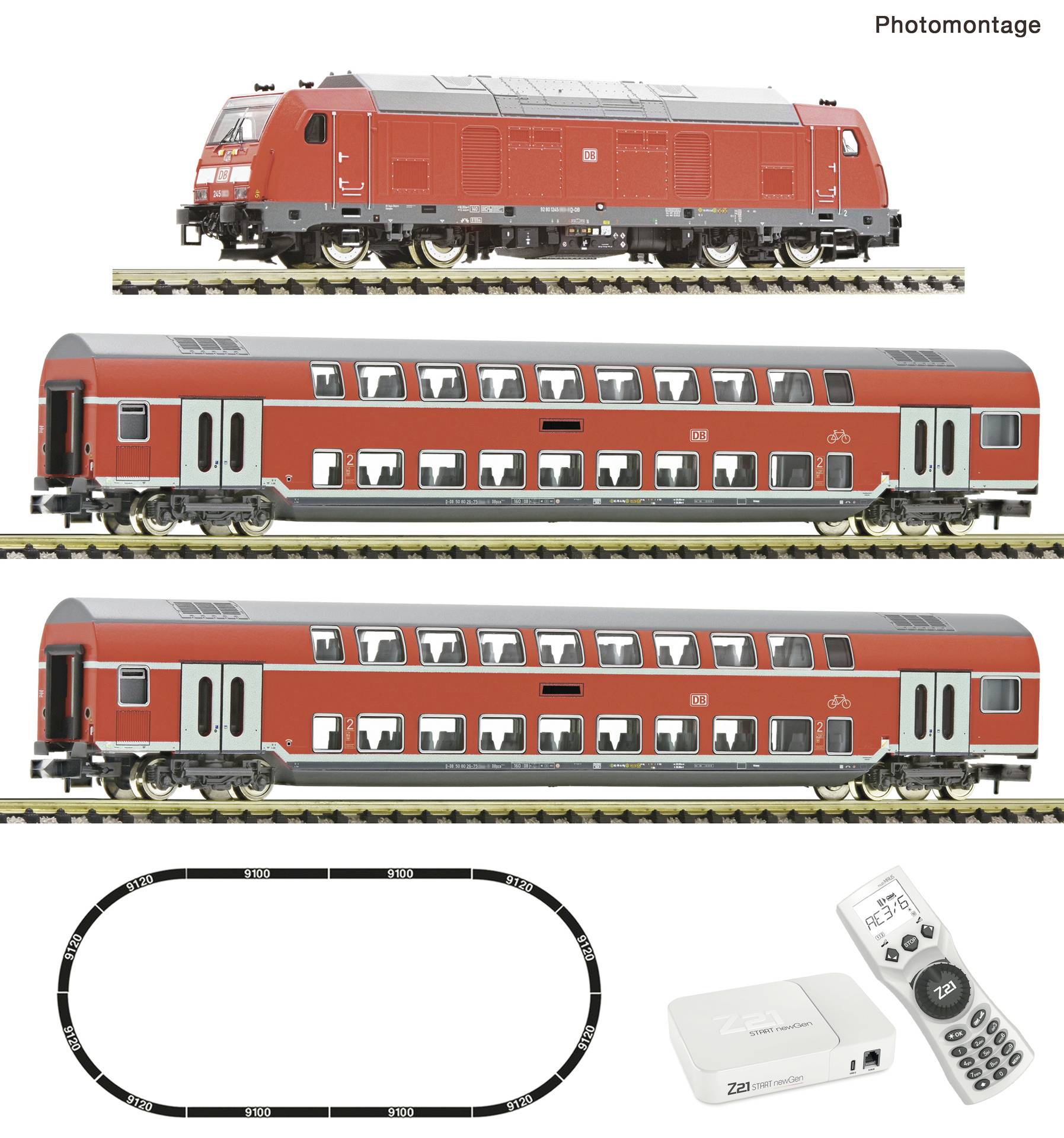 Fotomontage von zwei blauweißen Personenzugwagen mit orangefarbenen Türen, die nebeneinander auf Gleisen gezeigt werden.
