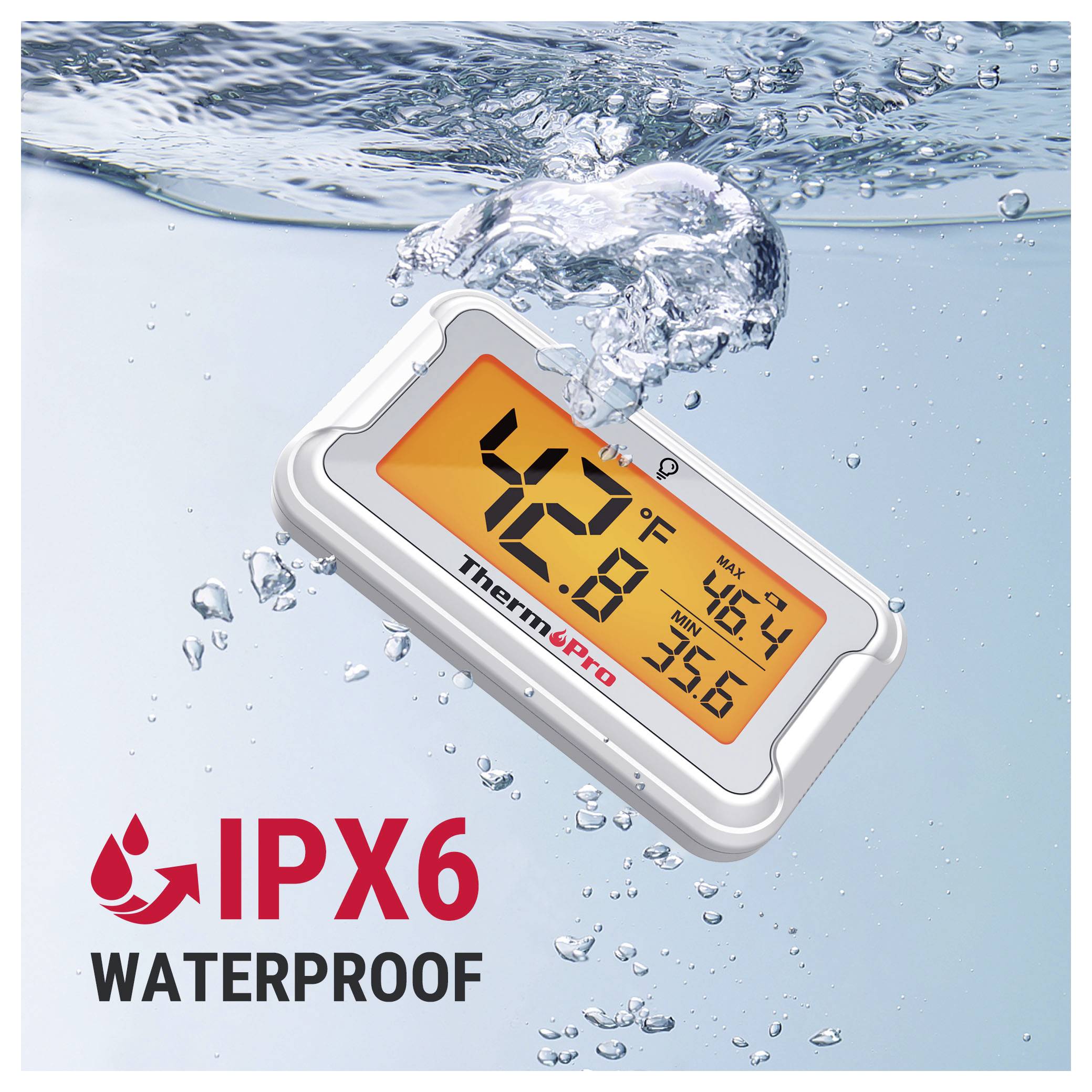 Wasserdichtes digitales Thermometer, das im Wasser schwimmt, zeigt 42,8°F an und ist mit IPX6-Wasserdichtheit gekennzeichnet.