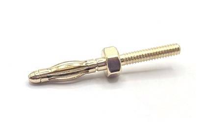 Schwarzes Kabel mit vergoldeten Steckern, das auf weißem Hintergrund aufgerollt dargestellt ist.