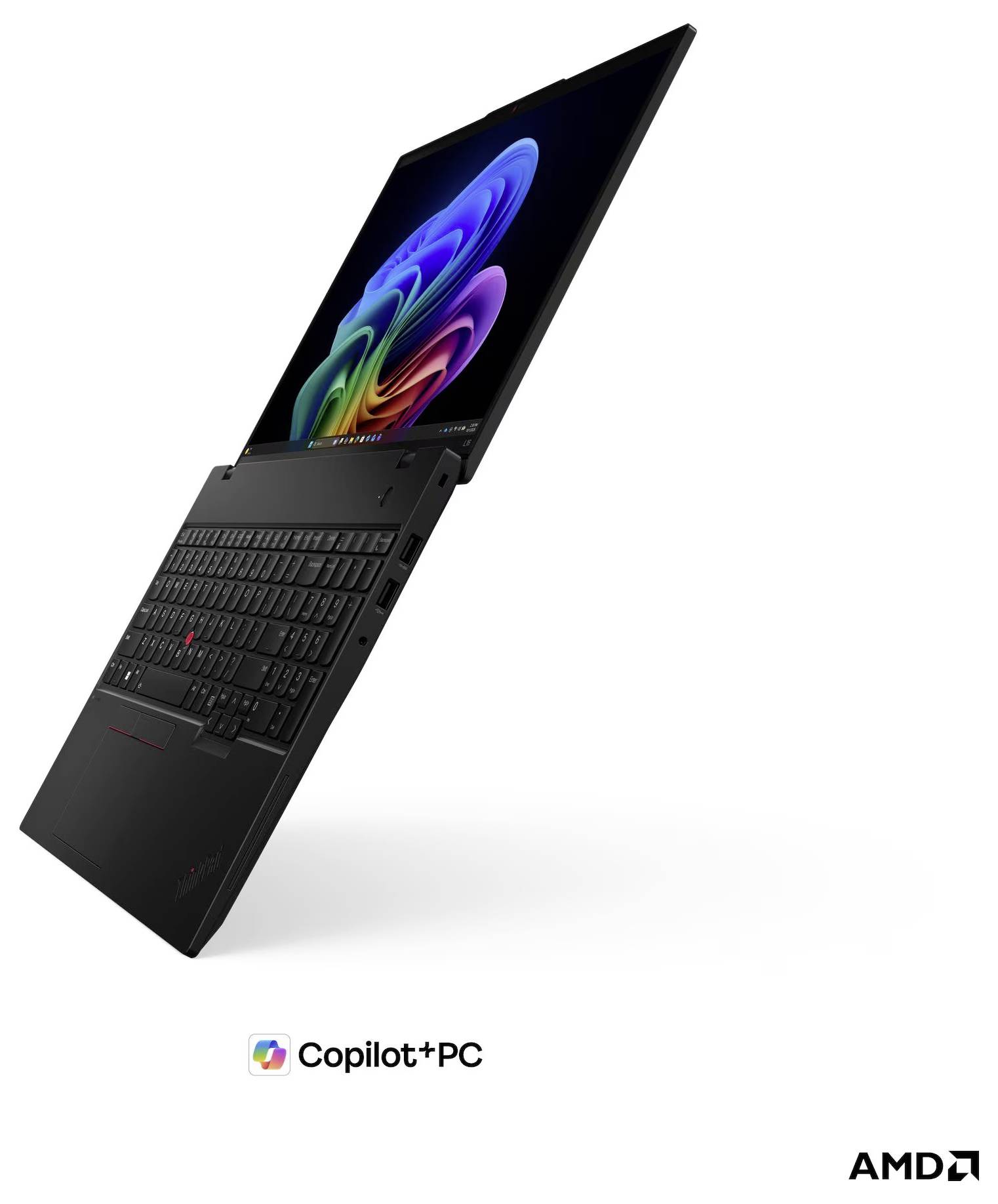 Geneigter schwarzer Laptop mit geöffnetem Bildschirm, auf dem eine farbenfrohe abstrakte Tapete und die Logos „Copilot+PC