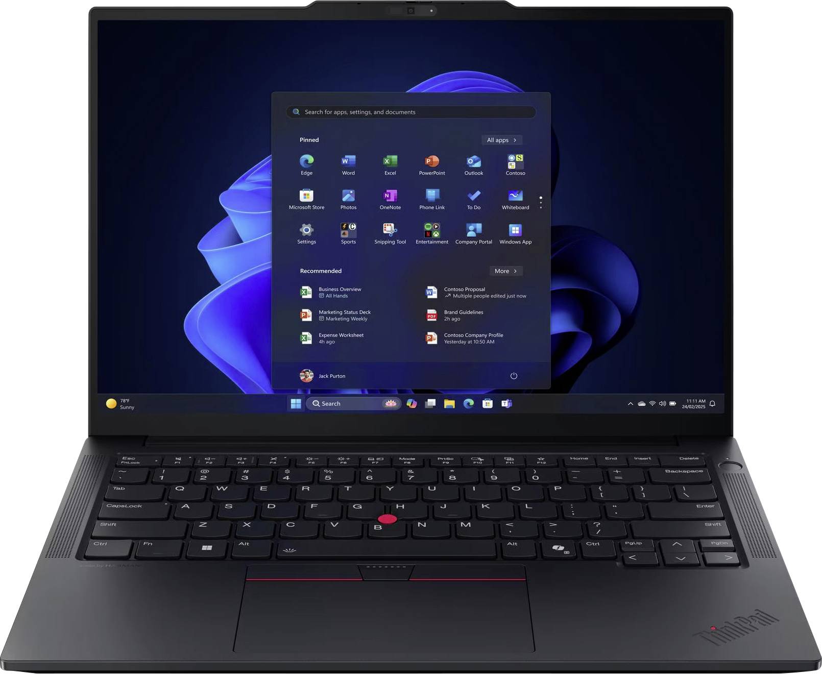 Schwarzer Lenovo ThinkPad-Laptop mit dem Windows 11-Startmenü auf dem Bildschirm, mit sichtbarer Tastatur und Trackpad.