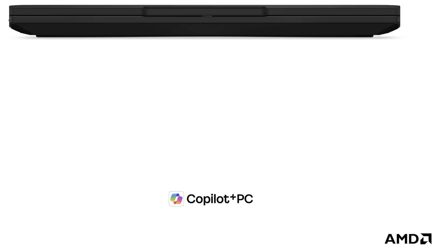 Seitenansicht eines schwarzen Laptops auf weißem Hintergrund, mit Copilot+PC und AMD-Logos darunter, die die Gerätemarke und KI-PC-Funktionen anzeigen.