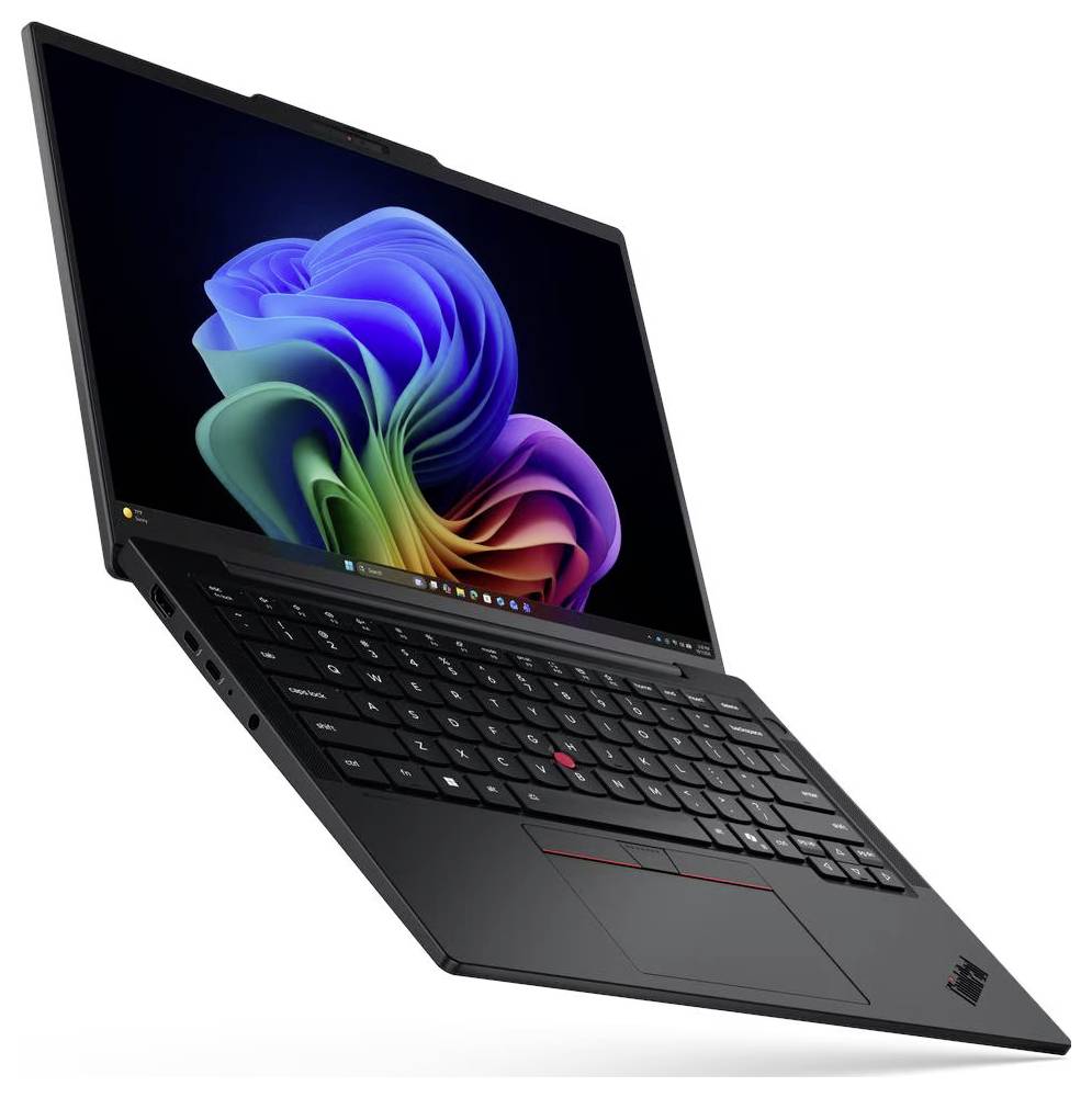 Schwarzer Lenovo ThinkPad-Laptop, geöffnet und in einem Winkel positioniert, zeigt einen farbenfrohen abstrakten Windows-artigen Hintergrund auf dem Bildschirm.