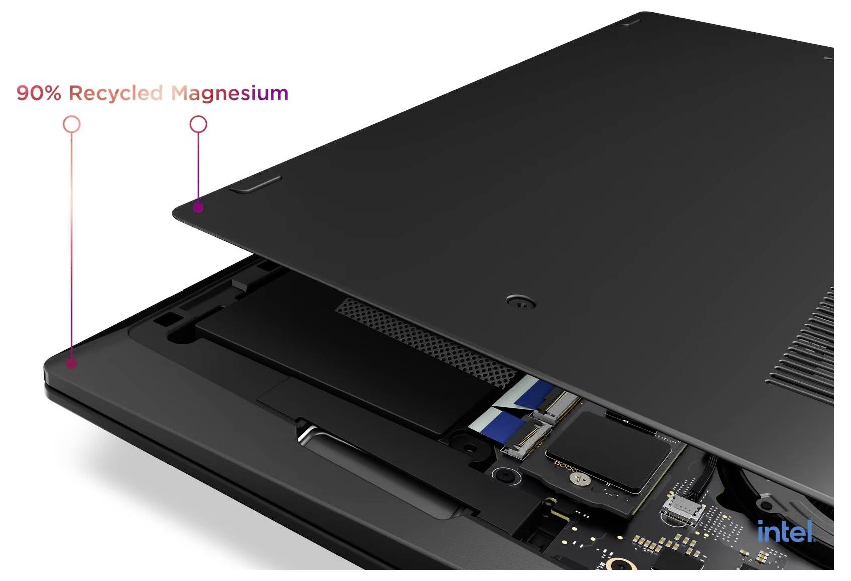 Explodierte Ansicht eines Laptops mit Unterseite und internen Komponenten, gekennzeichnet mit „90% recyceltes Magnesium