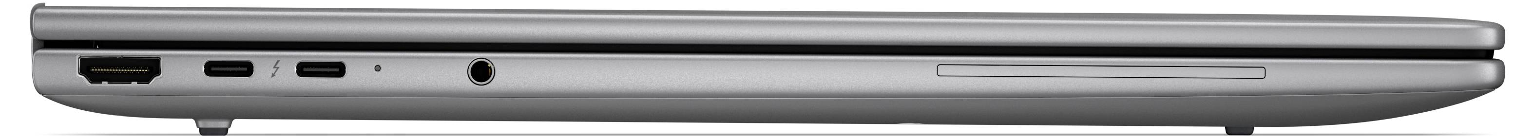 Seitenansicht eines geschlossenen silbernen Laptops, die das dünne Profil, die Anschlüsse und die Vorderkante zeigt.