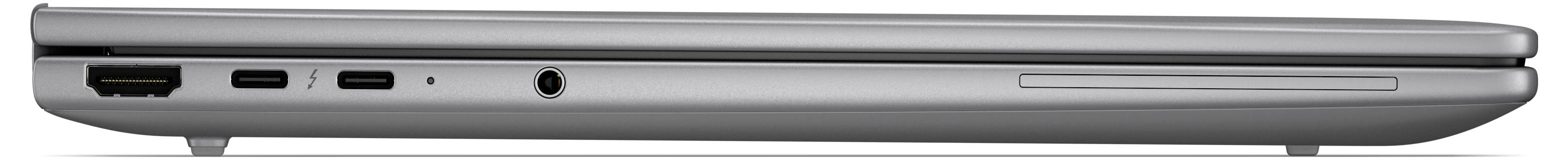 Seitenansicht eines geschlossenen silbernen Laptops, die sein dünnes Profil und die Anschlüsse an der linken Kante zeigt, einschließlich USB und Audiobuchse.