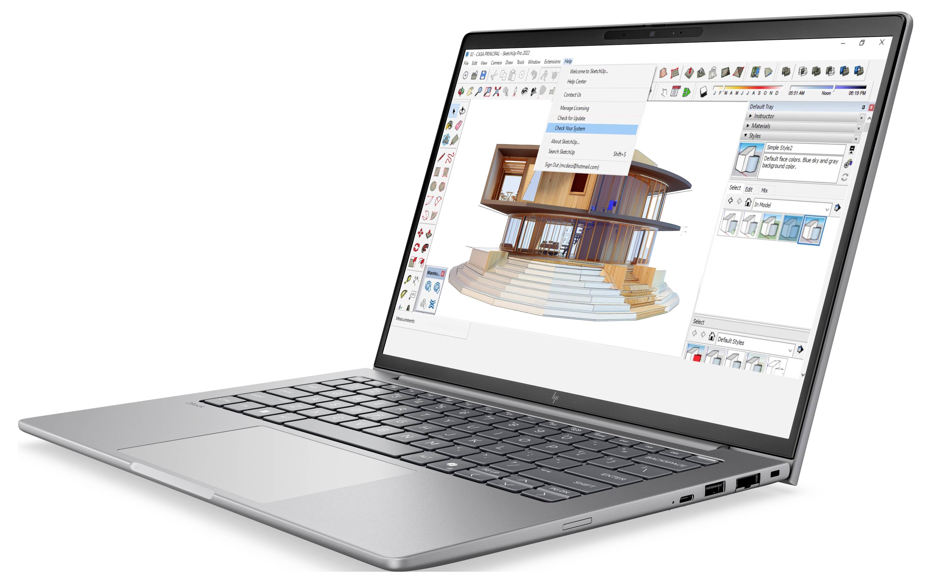 Seitenansicht eines geschlossenen silbernen Laptops, die die Vorderkante mit einem USB-C-Anschluss, einem USB-A-Anschluss und einem kleinen Statuslicht zeigt.