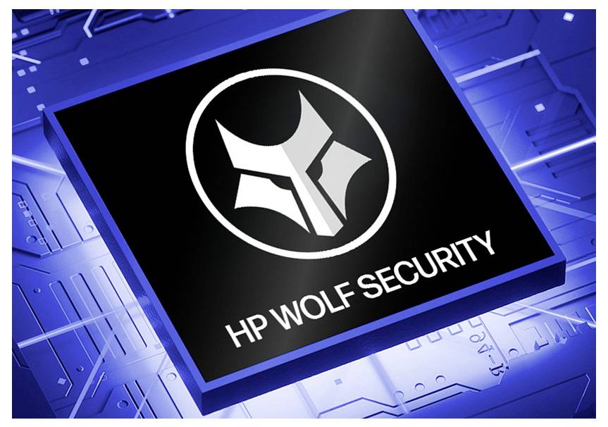 HP Wolf Security Logo auf einem schwarzen quadratischen Chip über einem blauen Schaltplanhintergrund.