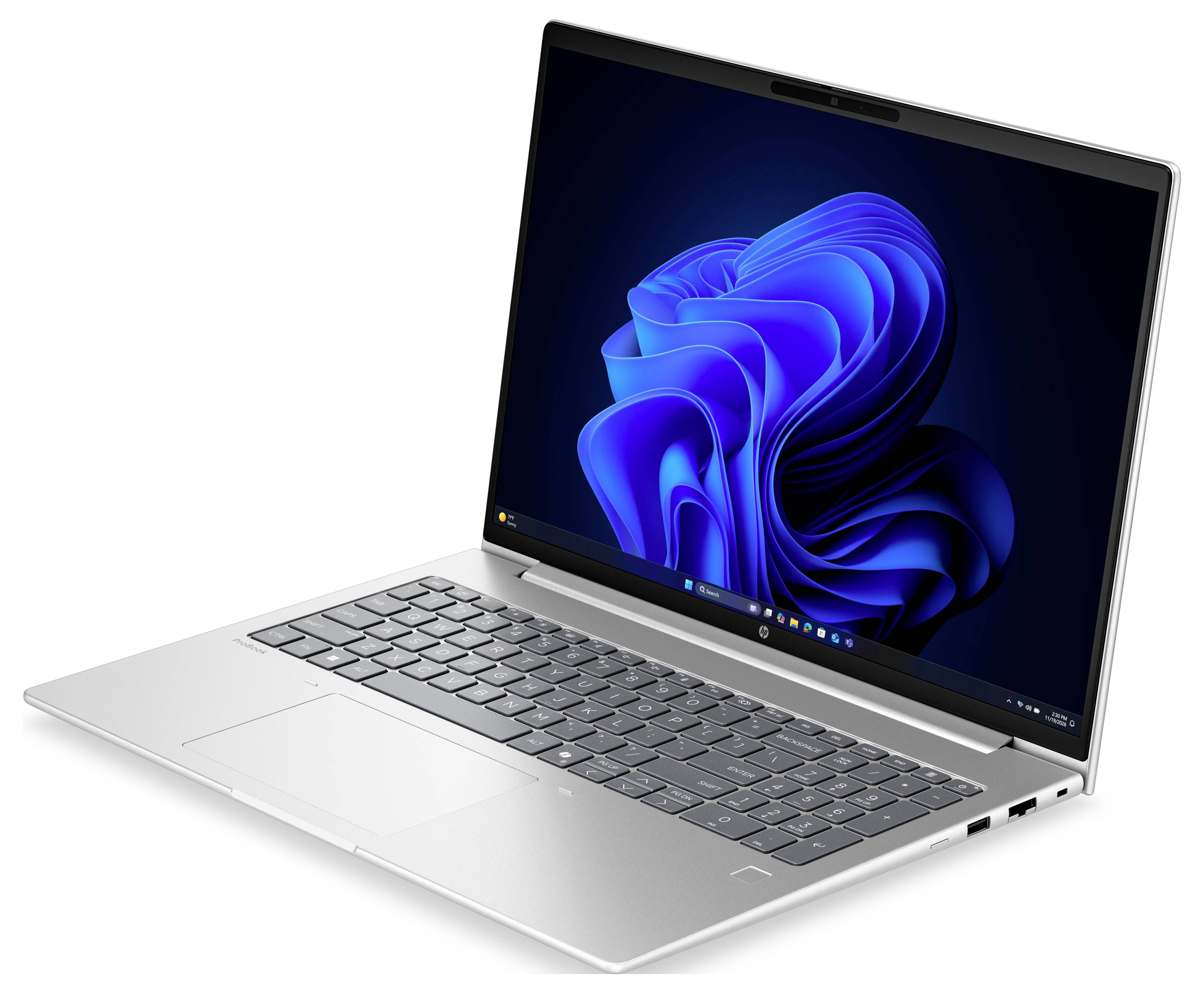 Silberner Laptop, geöffnet mit blauem abstraktem Windows-Desktop-Hintergrundbild auf dem Bildschirm, freigestellt auf weißem Hintergrund.
