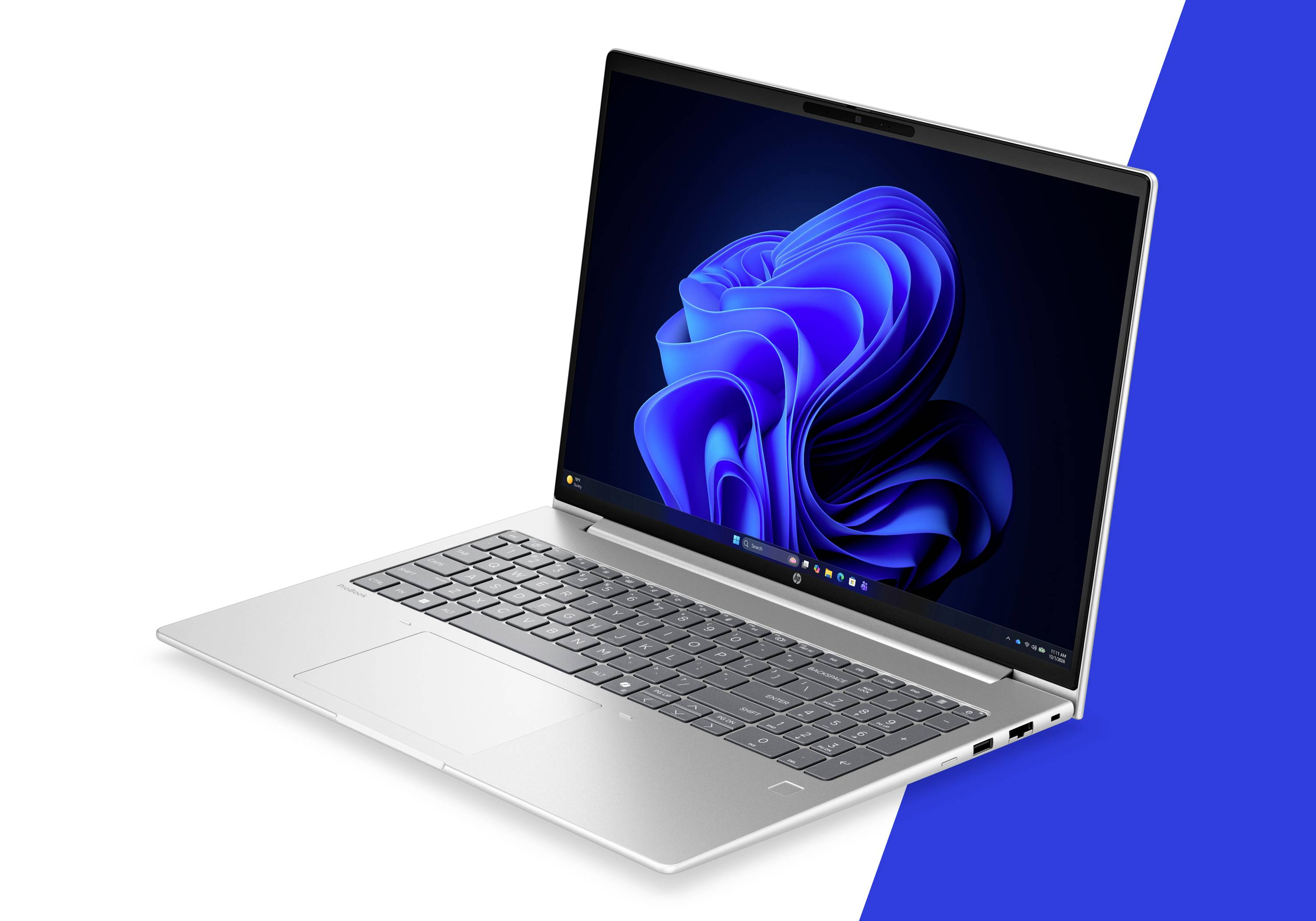 Seitenansicht eines geschlossenen silbernen Laptops, die das schlanke Profil mit Anschlüssen und Laufwerk auf der linken Seite zeigt.
