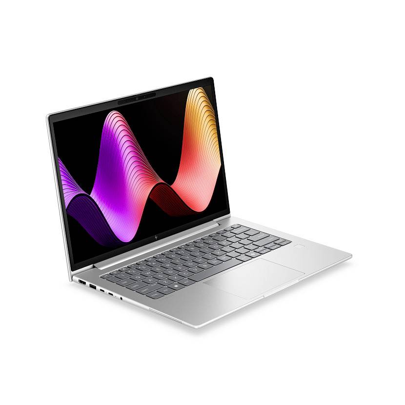 Silberner Laptop mit geöffnetem Bildschirm, der auf weißem Hintergrund ein buntes abstraktes Wellengrafik zeigt.
