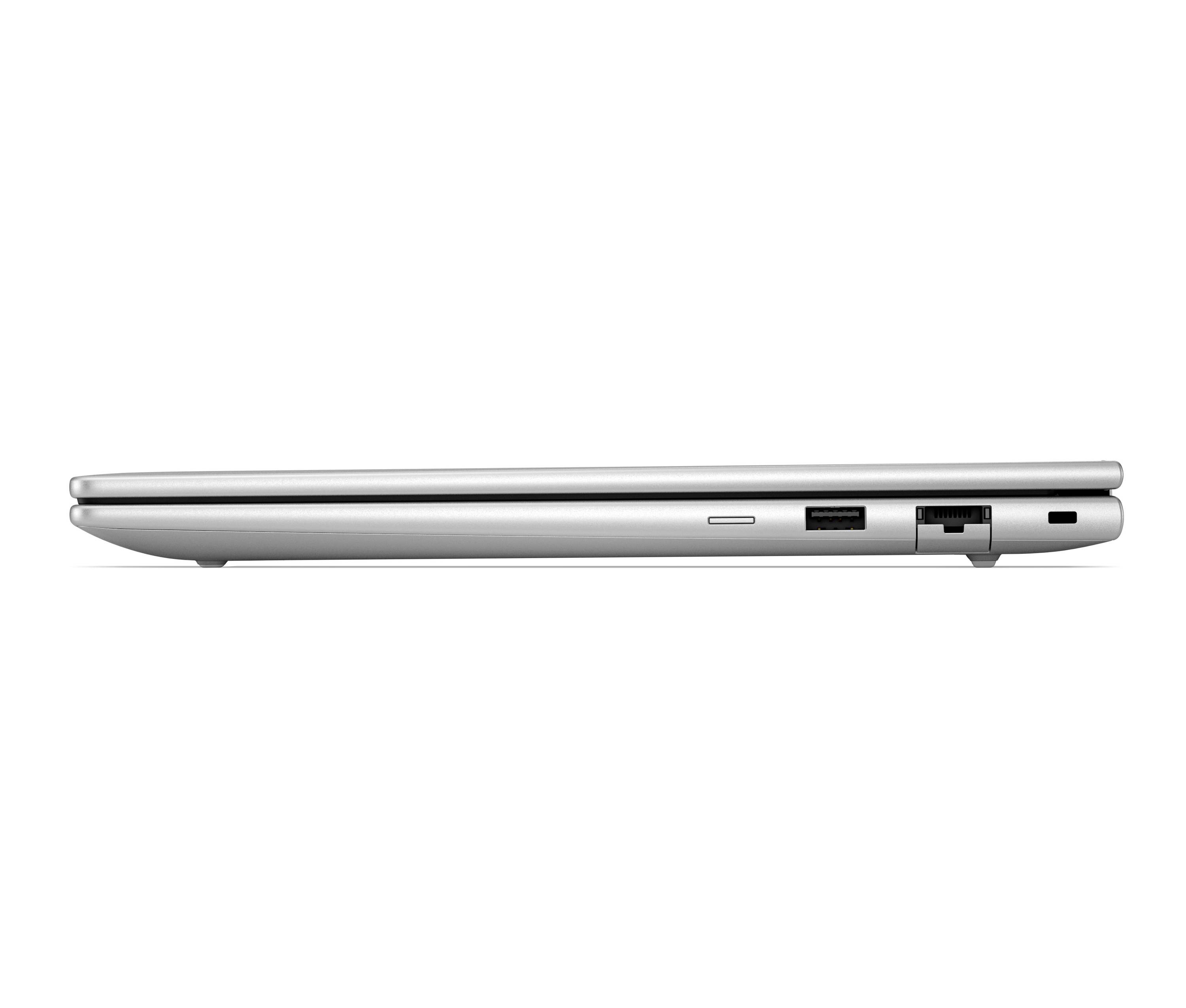 Seitenansicht eines geschlossenen silbernen Laptops, der das schlanke Profil und die Seitenports auf weißem Hintergrund zeigt.