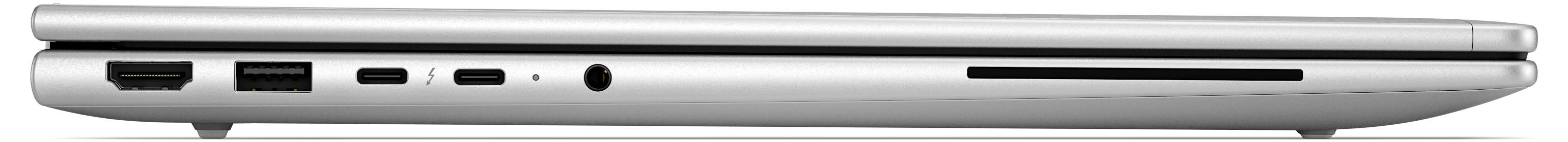 Seitenansicht eines geschlossenen silbernen Laptops, die sein dünnes Profil und die Anschlüsse an der linken Kante zeigt.