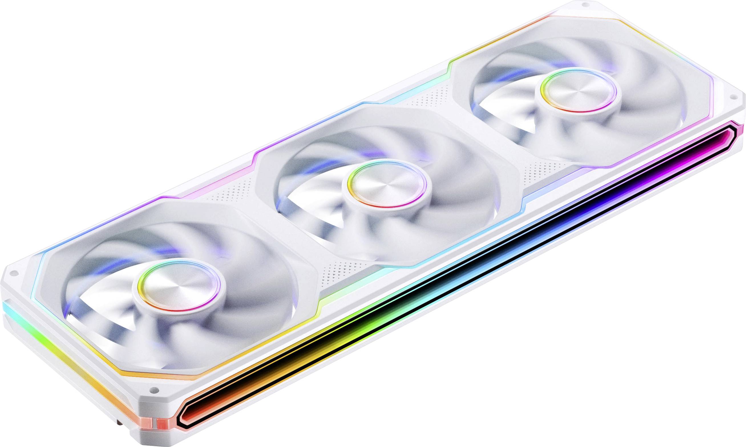 Drei RGB-beleuchtete Kühlventilatoren in einem weißen Flüssigkühlsystem für Computer oder einer Grafikkarten-ähnlichen Vorrichtung auf schllichtem Hintergrund.