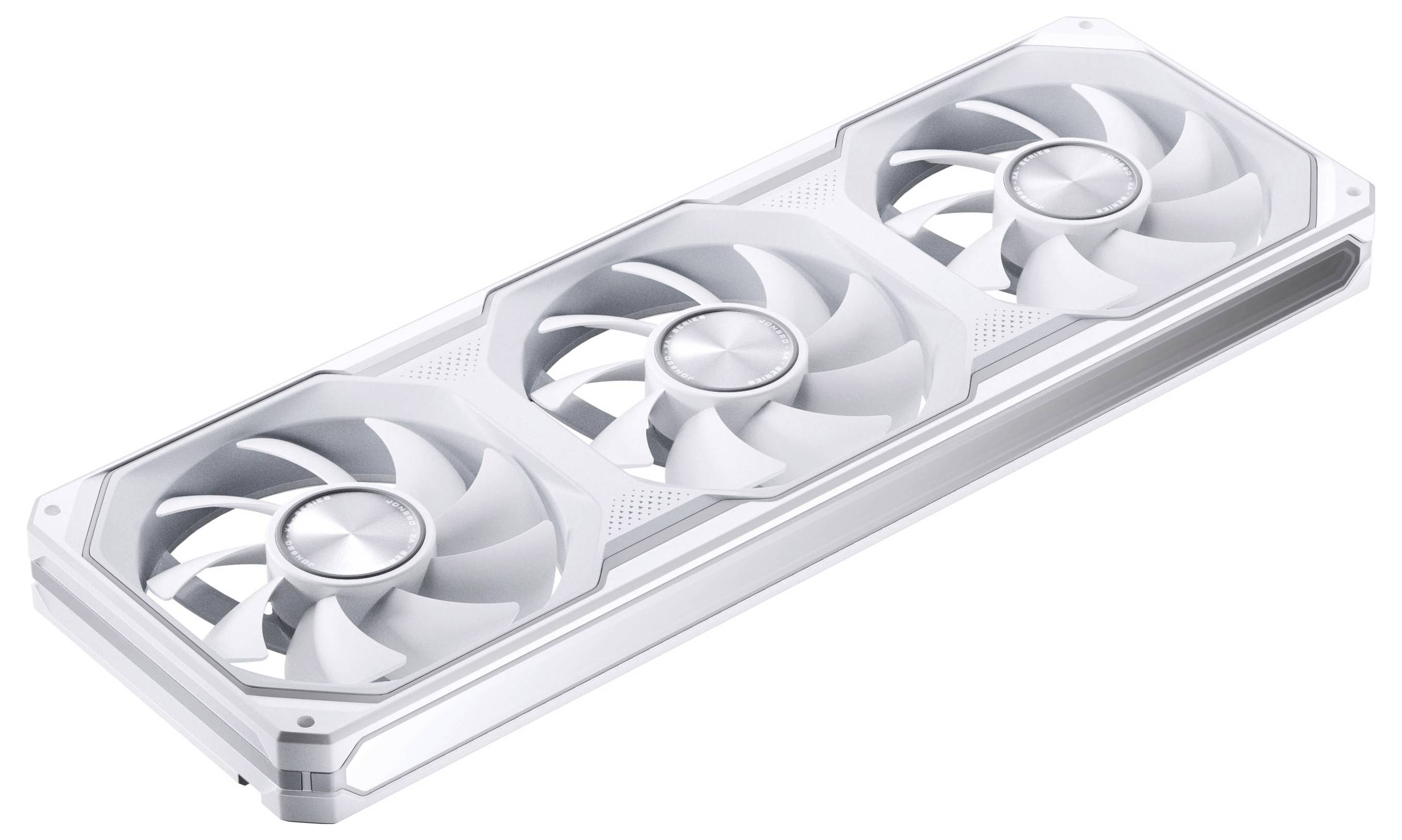 Drei weiße Kühlventilatoren in einem schlanken rechteckigen Computer-Gehäusepanel auf weißem Hintergrund, wahrscheinlich ein Grafikkarten-Kühler.