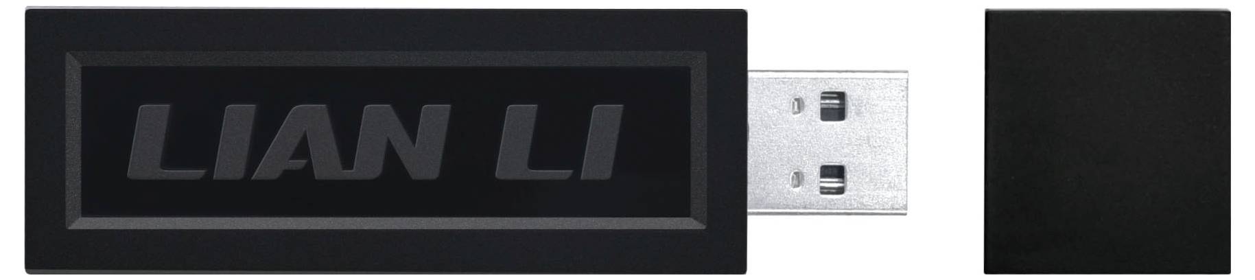 Schwarzes USB-Speicherlaufwerk mit einer vertieften Frontplatte, auf der der Name 