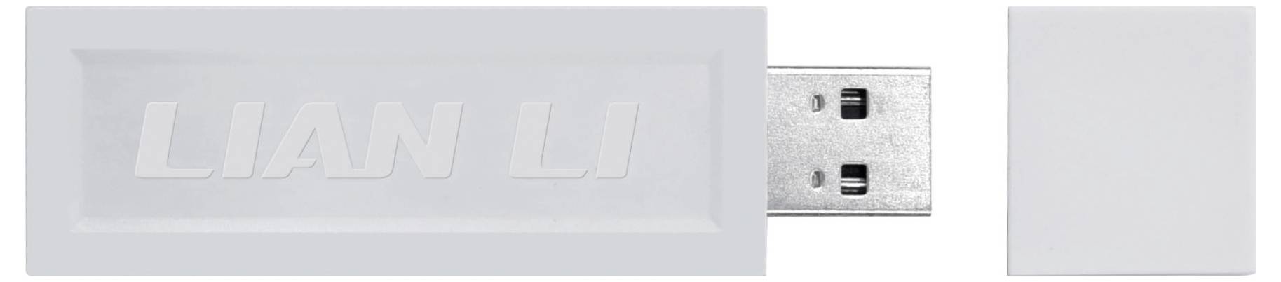 Ein kleiner silberner USB-Speicherstick mit einer durchscheinenden Kappe, auf der 