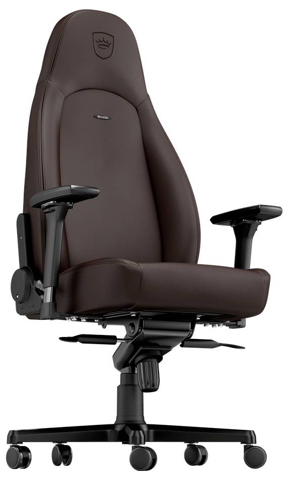 Brauner ergonomischer Bürostuhl mit gepolsterter Kopfstütze, Armlehnen und fünfrädrigem Untergestell auf weißem Hintergrund.