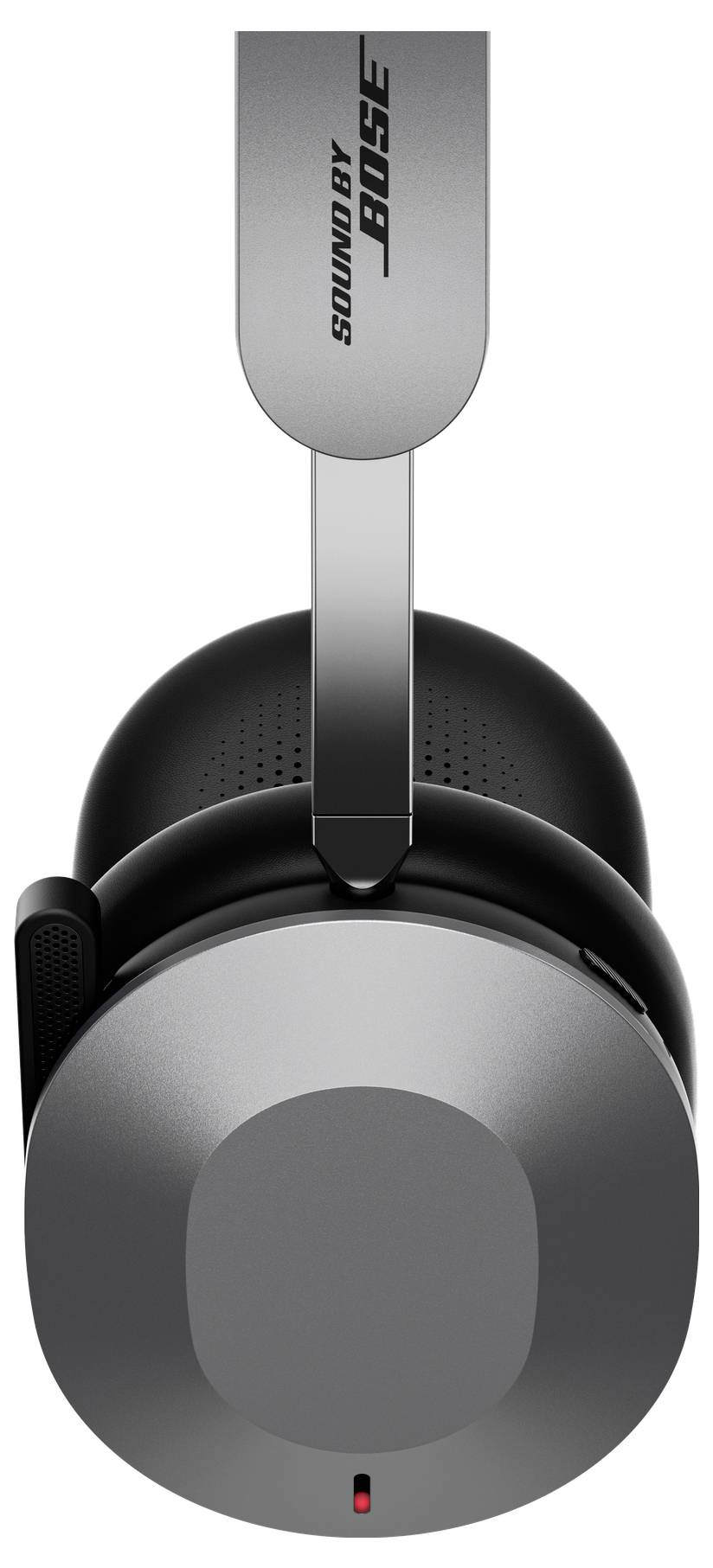 Vorderansicht einer schwarzen und silbernen Bose SoundLink Over-Ear-Kopfhörer-Ohrmuschel mit Logo auf dem Kopfbügel und einem kleinen roten Anzeigelicht am unteren Ende.