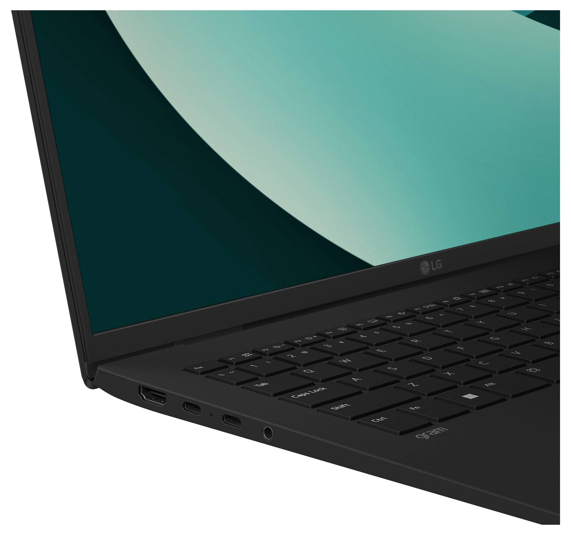 Nahaufnahme eines schwarzen LG-Laptops, die die Bildschirmecke, das Scharnier, die Tastatur und die Seitenports mit einem blaugrünen Display zeigt.