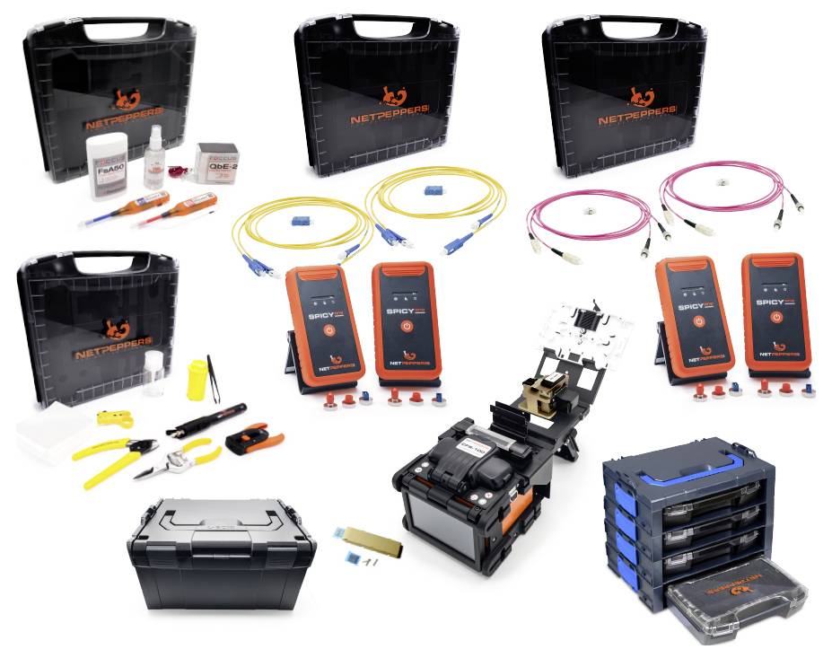 Collage von NETPREFER Telekommunikations-Netzwerk-Reparaturkits in schwarzen Koffern, zeigt Stecker, Faserkabel, Testgeräte, Werkzeuge und eine Kabel-Spleiß-Maschine.