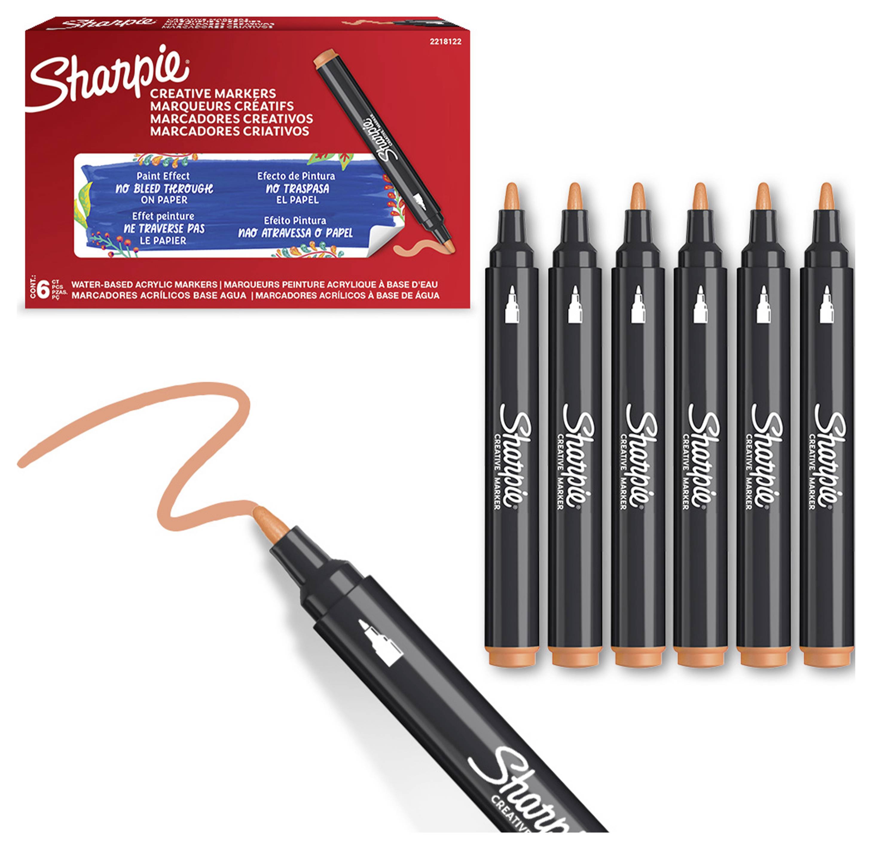 Sharpie Creative Markers Set: sechs schwarze Marker mit orangefarbenen Spitzen und ein Musterstrich in Orange, plus rote Verpackung mit den Angaben „Paint Effect
