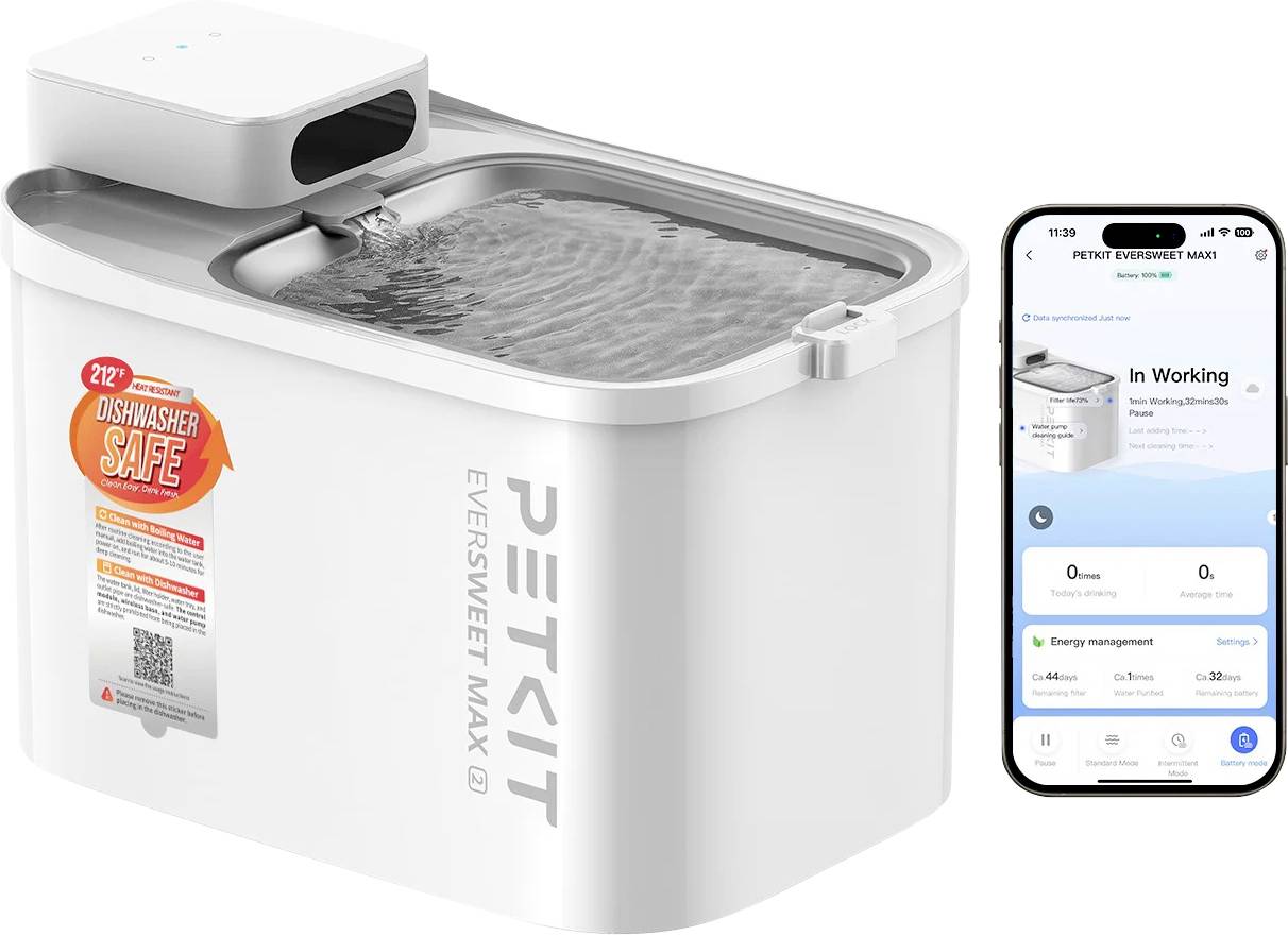 Weiße PETKIT automatische Haustiertränke mit Smartphone-App in der Betriebsansicht, mit Edelstahlbecken und zirkulierendem Wasser.
