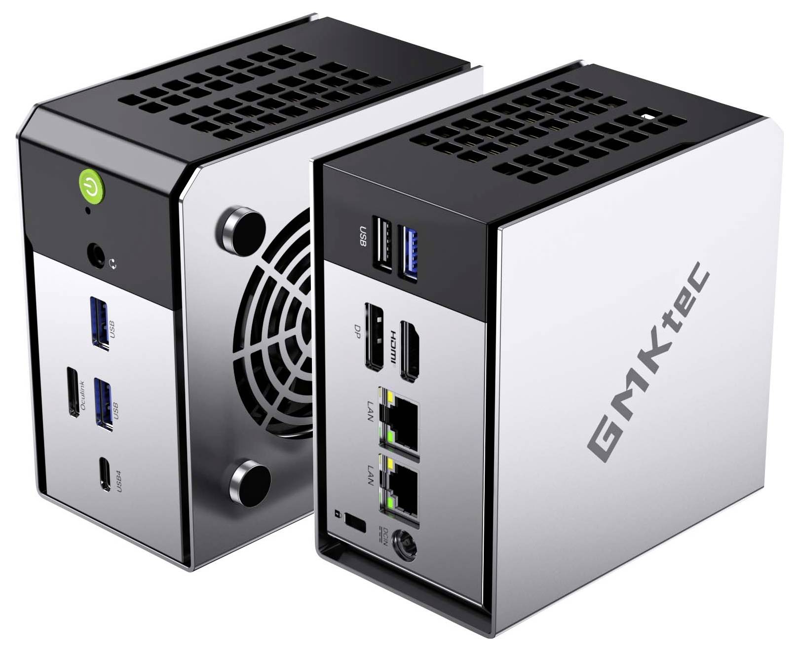 Zwei kompakte schwarz-silberne Mini-PCs schräg nebeneinander angeordnet, mit sichtbaren USB- und Netzwerkanschlüssen an der Vorderseite und einer Seite mit der Bezeichnung 