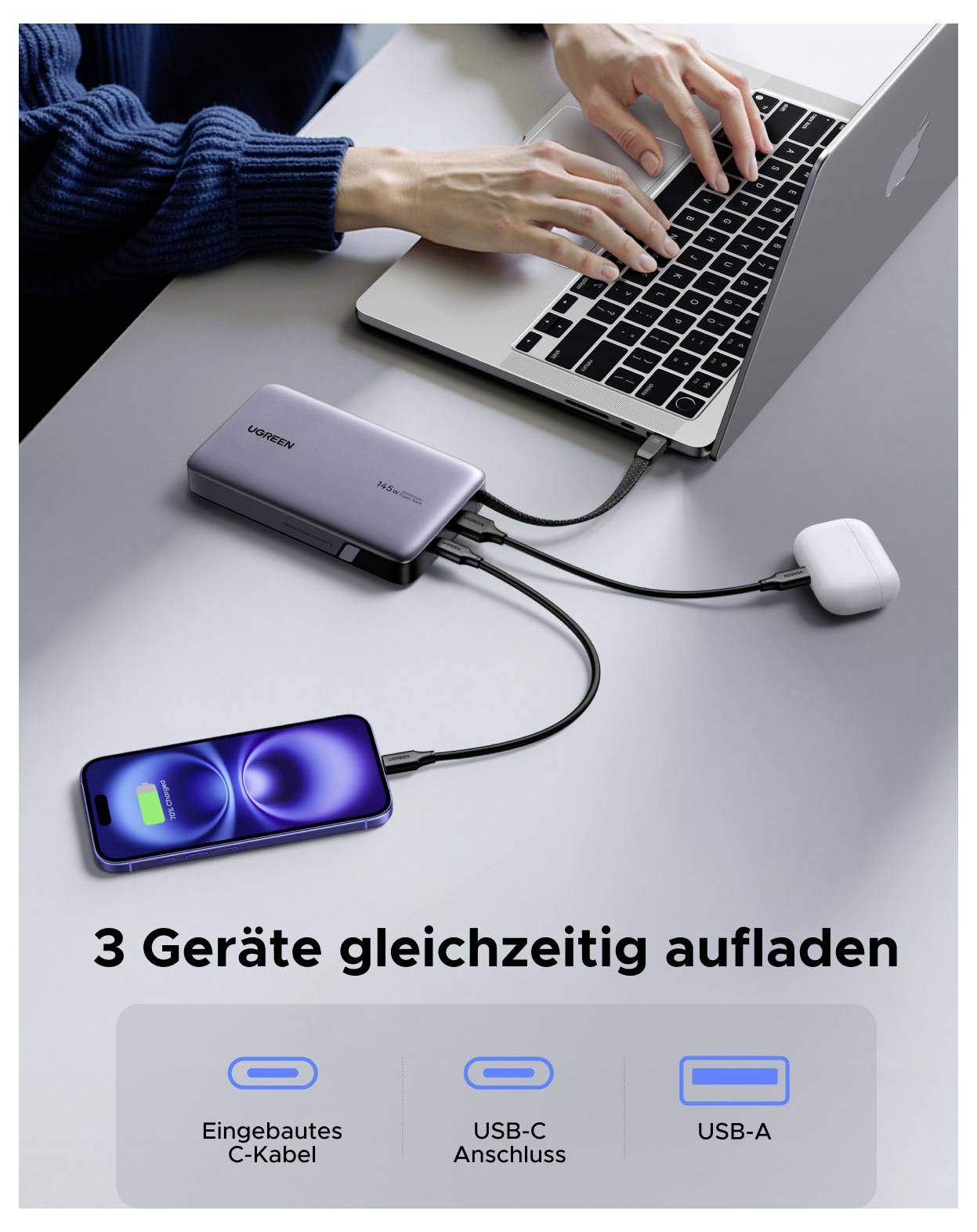 Laptop verbunden mit einem 3-Geräte-Ladehub, der ein Telefon und Kopfhörer mit Strom versorgt; deutscher Text sagt „Laden Sie 3 Geräte gleichzeitig auf