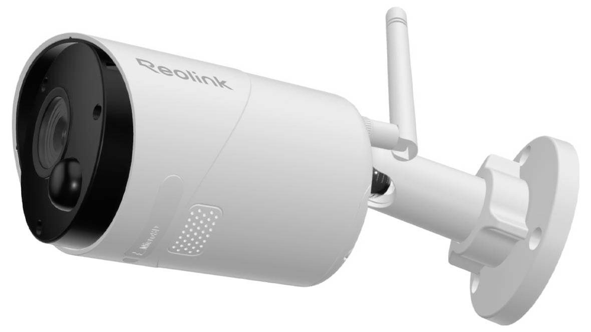 Weiße Reolink Wireless-Sicherheitskamera auf einer Wandhalterung montiert, dargestellt in schrägem Seitenblick mit Antenne.