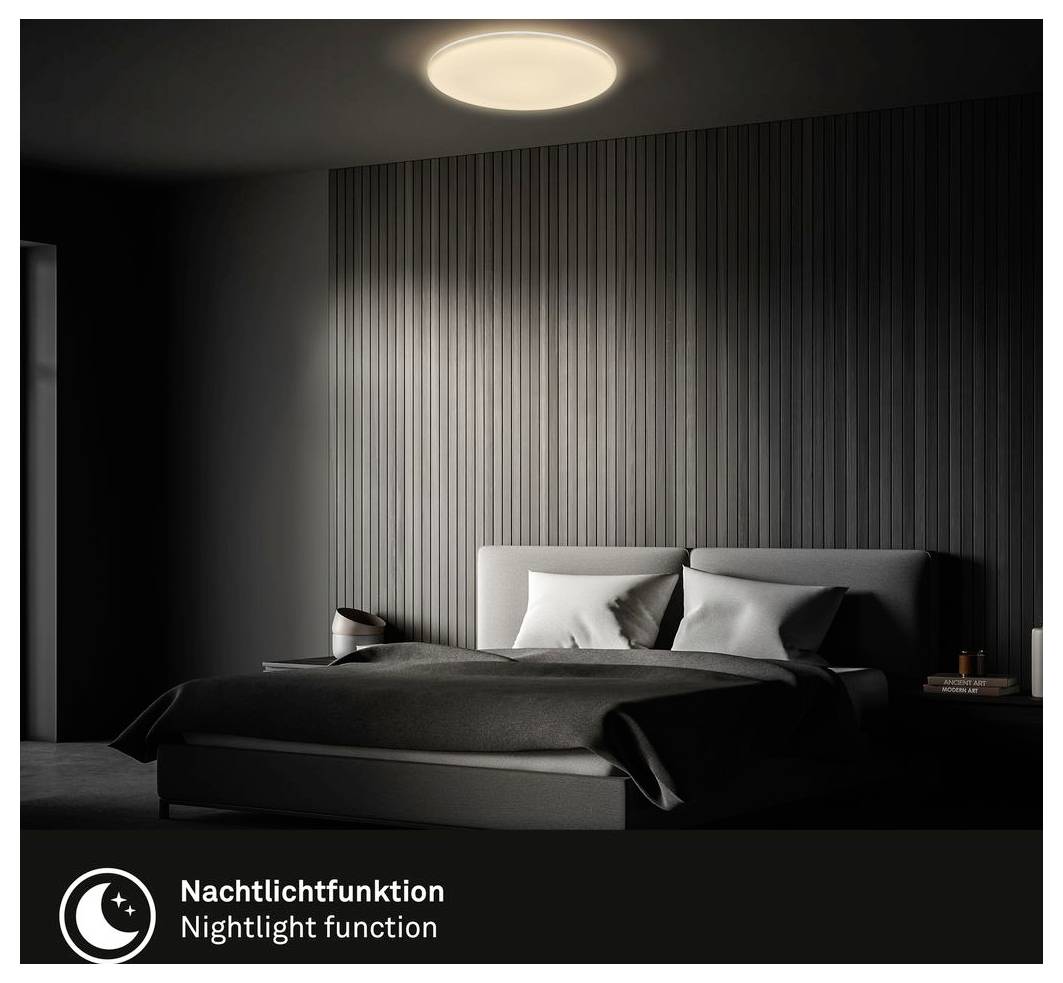 Modernes Schlafzimmer mit einem Bett unter weichem Deckenlinicht, beschriftet mit „Nachtlichtfunktion